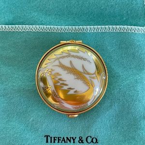 Tiffany & Co. Gold Porcelain Pill Box. Acanthus Leaf